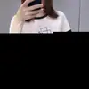 Bens de Luxo Leve de Alta Qualidade~Camiseta de Manga Curta com Gola Colorida e Estampa de Letras para Mulheres, Estilo Mãe, Top Emagrecedor e Versátil para Meia-Idade e Idosos