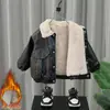 Jaqueta de Couro Bonita para Meninos Casaco Engrossado Novo Estiloso Roupas de Outono e Inverno para Bebês Jaqueta Engrossada Estilo Coreano para Crianças Jaqueta de Couro