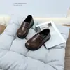 Zapatos de cuero estilo británico para niños 2025 primavera nuevos mocasines para niñas, zapatos slip-on retro suaves y versátiles a la moda