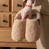 Pantuflas de Algodón con Suela Gruesa para Hombre 2026 Nuevo Estilo Otoño/Invierno Interior Más Terciopelo Cálido Sensación de Pisar Mierda Cubre Talón Zapatos de Algodón para el Hogar Hombres