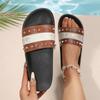 Comercio Exterior Europeo y Americano talla grande Zapatillas de Fondo Grueso de una Palabra para Mujer Uso Transfronterizo Remache Combinación de Colores Fondo Suave Sandalias y Zapatillas de Playa en stock