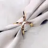 Novo broche simples discreto que combina com tudo para lenço de seda, fivela H de aço titânio europeu e americano, fivela para lenço quadrado, fivela de canto, broche