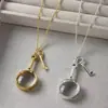 Colgante de Llave con Lupa Estilo Vintage, Collar Largo Bicolor Dorado y Plateado Moderno y Versátil, Collar para Suéter con Diseño de Nicho