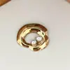 Coleção de Broches Irregulares de Pérola Flor de Cruzamento para Mulheres, Luxo Leve, Alto Padrão, Retrô, Broche Versátil com Corsage para Terno