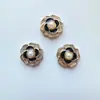 Nuevo Estilo Camelia Pequeña Fragante Flor de Trébol de Cuatro Hojas Zuecos Zapatos de Frijol Material para Funda de Teléfono Móvil Accesorios Pasador Cabeza