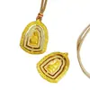Collar de Cuerda Trenzada Dorada Tradicional Más Vendido en Transmisión en Vivo, Nuevo Estilo Chino Dorado Arena con Acentos de Diamante, Colgante Grande de Brújula de Buda para Mujeres, Venta al por Mayor