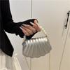 Bolso de Concha con Cadena de Perlas Elegante, Sencillo y a la Moda 2025 Verano Nuevo Estilo Bandolera de un Solo Hombro Estilo Coreano para Mujer