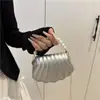 Bolsa Concha de Corrente de Pérolas Suave, Moderna e Simplesmente Elegante 2025 Verão Novo Estilo Bolsa Transversal de Ombro Único Estilo Coreano para Mulheres