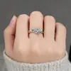 Anillo de Amistad Serpiente Enroscada Alrededor de Mariposa para Mujer, Simple y de Alta Gama, Resina Incrustada con Diamantes, Anillo para Dedo Índice, Anillo Creativo de Moda y Versátil