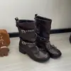 Botas de tacón grueso para mujer que aumentan la altura y estilizan, Nuevas Botas Cortas Versátiles de Suela Suave Estilo Vintage Otoño 2026 para Faldas, Estilo Maillard