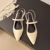 Sandálias fechadas elegantes estilo vintage francês para mulheres, novo modelo de verão 2026, adequadas para combinar com saias, bico fino, tira no calcanhar, sapatos de salto baixo
