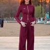 Conjunto Casual Duas Peças Feminino Estilo Esportivo para o Dia a Dia, Cor Vinho, Gola Alta, Zíper, Calça Pantalona, Slim