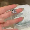 Brincos de Pressão Exquisitos em Forma de Coração com Zircônia e Estilo Estrela, Toque de Luxo Leve e Sofisticado, Argolas de Orelha sem Furo, Brincos Elegantes para Mulheres