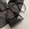Bolsa Melard Estilo Retro Tendência Bolsa Dumpling Versátil Estilosa para o Dia a Dia Textura de Couro Wax Oil Bolsa Transversal Feminina