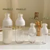 Frasco Recarregável Tipo Pump, Tamanho Portátil para Viagem, Frasco Pequeno para Amostra de Cosmético com Spray Hidratante, Frasco de Loção a Vácuo, Frasco com Spray de Álcool