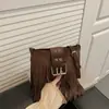 Bolsa Pequena Quadrada Transversal Estilo Étnico Boêmio com Franjas Retrô Fivela de Cinto de Camurça Nicho Ins Decorativa