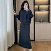 Atuendo casual de moda estilo coreano para mujer en otoño: Conjunto de dos piezas: sudadera holgada de cuadros patchwork + falda recta con cordón