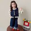 Conjunto Infantil Primavera e Outono 2026 Novo Outono Precoce Roupa Estilosa Roupas de Outono para Crianças Macacão Jeans para Bebê Conjunto de Três Peças