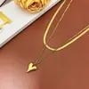 Moda Europea y Americana Collar con Colgante Doble Capa de Corazón para Mujer Cadena de Hueso de Serpiente Apilada Chapado en Oro de 18K Acero de Titanio Cadena para Clavícula Mujer