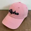 Gorra de Béisbol Bordada con Parche Alpha a la Moda para Hombres y Mujeres, Gorra Versátil de Pico de Pato para Parejas que Hace que la Cara Parezca Más Pequeña, Sombrero de Copa Suave