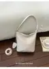 Bolso de cubo de nicho de alta gama transfronterizo para mujer, nuevo bolso de hombro tejido estilo vintage para el trabajo y los desplazamientos