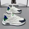 Nuevos zapatos de verano para hombre, zapatillas blancas de malla transpirable, zapatos deportivos gruesos de moda versátiles, zapatos casuales de moda estilo papá