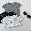 Camiseta de Verano de Manga Corta para Niñas Bebés Niños Marca de Moda Estilo Coreano Ajustada Corta con Lunares Hombros Descubiertos Top Nuevo Estilo 2026