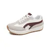 Zapatos nuevos estilo coreano para papá para mujer, zapatillas deportivas para correr de estudiante otoño 2026, zapatos casuales con suelas gruesas y aumento de altura F8879