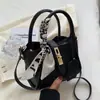 Bolso de nicho para mujer 2022 nuevo de moda otoño e invierno cesta de verduras para mujer estilo Chanel bolso de mensajero bolso cubo portátil