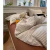 Juego de tres o cuatro piezas a rayas de algodón lavado minimalista estilo japonés para dormitorio de estudiante cama individual, sábanas suaves y amigables con la piel