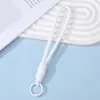 Alça de celular DIY simples e durável com pingente de chaveiro na cor dopamina, acessório de pulseira anti-perda