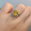 Directo de fábrica tesoro de color popular europeo y americano simulación Diamante amarillo esmeralda anillo rectangular 8*10 anillo para mujer joyería