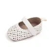 Zapatos Nuevos para Bebé PU Huecos Zapatos Pequeños de Cuero Zapatos de Verano para Bebé Zapatos para Niños Pequeños 0-1 Año Zapatos de Princesa BC2265