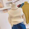 Ropa suave y cerosa para niños y niñas 2025 Otoño e Invierno Nuevo Cuello alto Versátil Rayas de punto Color puro Ropa de punto Camiseta básica