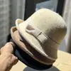 Chapéu de feltro de lã estilo Hepburn com aba redonda para mulheres outono e inverno casual versátil estilo garota rica faz o rosto parecer menor chapéu balde moderno