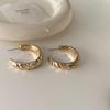 Pendientes elegantes de alta calidad con un toque exquisito de nicho de estilo retro simple de Hong Kong, pendientes de nicho ligeros de lujo de estilo francés para mujer