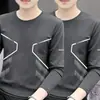 Camiseta elástica de manga larga para hombre, corte holgado, adecuada para primavera y otoño, color liso, versátil, se puede usar como atuendo de pareja, capa interior para hombre