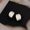 Brincos de Pérola Prateada Frescos e Doces com um Design Minimalista Único, Brincos da Moda com um Toque de Luxo Leve e Sofisticado para Mulheres