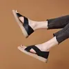 Sandálias Romanas Femininas com Salto Coberto, Novo Estilo Verão 2026, Sapatos Planos Slip-On de Solado Macio, Sandálias e Chinelos de Uso Duplo