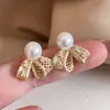 Brincos de Pérola com Laço Borboleta Vazado de Renda Vento Dourado Mil para Mulheres Design Simples de Nicho Sentido da Moda Versátil
