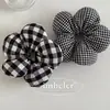 Anillo para el pelo de flor de almohada blanco y negro Estilo Ins Vintage Francés Tela Relleno de Algodón Accesorios para el Cabello de Colon Cuerda Grande para el Cabello