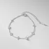 Elegante y Lujoso Collar Geométrico Cuadrado Pequeño de Flor de Acero de Titanio para Mujer, Moderno Set de Cadena para Clavícula de Trébol de Cuatro Hojas de Celebridad de Internet