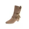 Botas de Motociclista com Fivela Estilo Coreano Femininas 2026 Chegada Nova de Outono Botas Curtas Couro Fosco Bico Fino Meio da Panturrilha Botas Versáteis da Moda