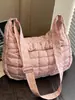 Bolso de Hombro de Moda Simple de Burbujas a Cuadros para Mujer, Bolso de Plumas de Alto Valor, Nuevo Simple de Moda Primavera 2026
