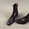 Botas Curtas Chuyuji Estilo Francês Bico Quadrado Salto Baixo Europeias e Americanas Salto Grosso com Zíper nas Costas, Novas Botas Curtas Versáteis da Moda Outono