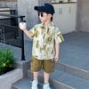 Traje de Camisa de Verano para Niños con Letra Grande 2025 Nuevo Ropa Infantil Guapa Conjunto de Tres Piezas para Niños Pequeños y Medianos