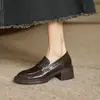 Novidade de Primavera Estilo Britânico Retrô Bico Redondo Salto Bloco Mocassins de Calçar para Mulheres, Sapatos Versáteis de Couro Preto