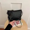 Bolsa hobo de tecido para comércio exterior para mulheres, nova bolsa de ombro color block versátil 2026 com alça de corrente