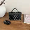 Bolso sencillo de lunares para mujer, nuevo bolso cuadrado pequeño tipo caja casual 2026, bolso cruzado versátil de verano con acabado texturizado