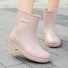 Explosões de Inverno Botas de Chuva Femininas de Cano Médio Quentes de Algodão para Exterior Sapatos de Chuva Femininos Cor de Gelatina Moda Sapatos para a Estação Chuvosa Femininos